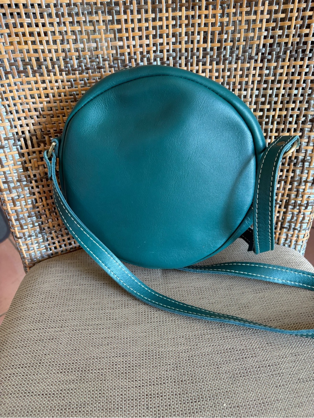 Portland Leather Teal Round Crossbody Purse - in great condition! - Picture 2 of 9